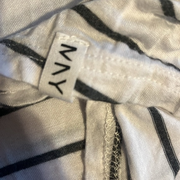 Marc New York size medium has stretch with cutout back on top of shirt - Picture 2 of 4